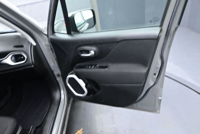 Used 2019 Jeep Renegade Latitude FWD image 20