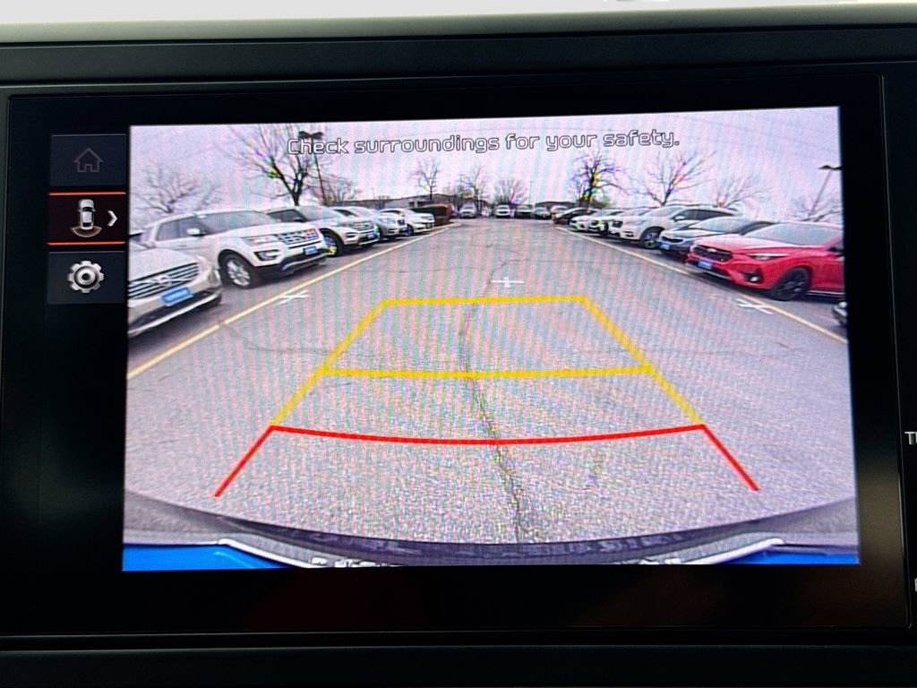 Used 2023 Kia Carnival LX image 17