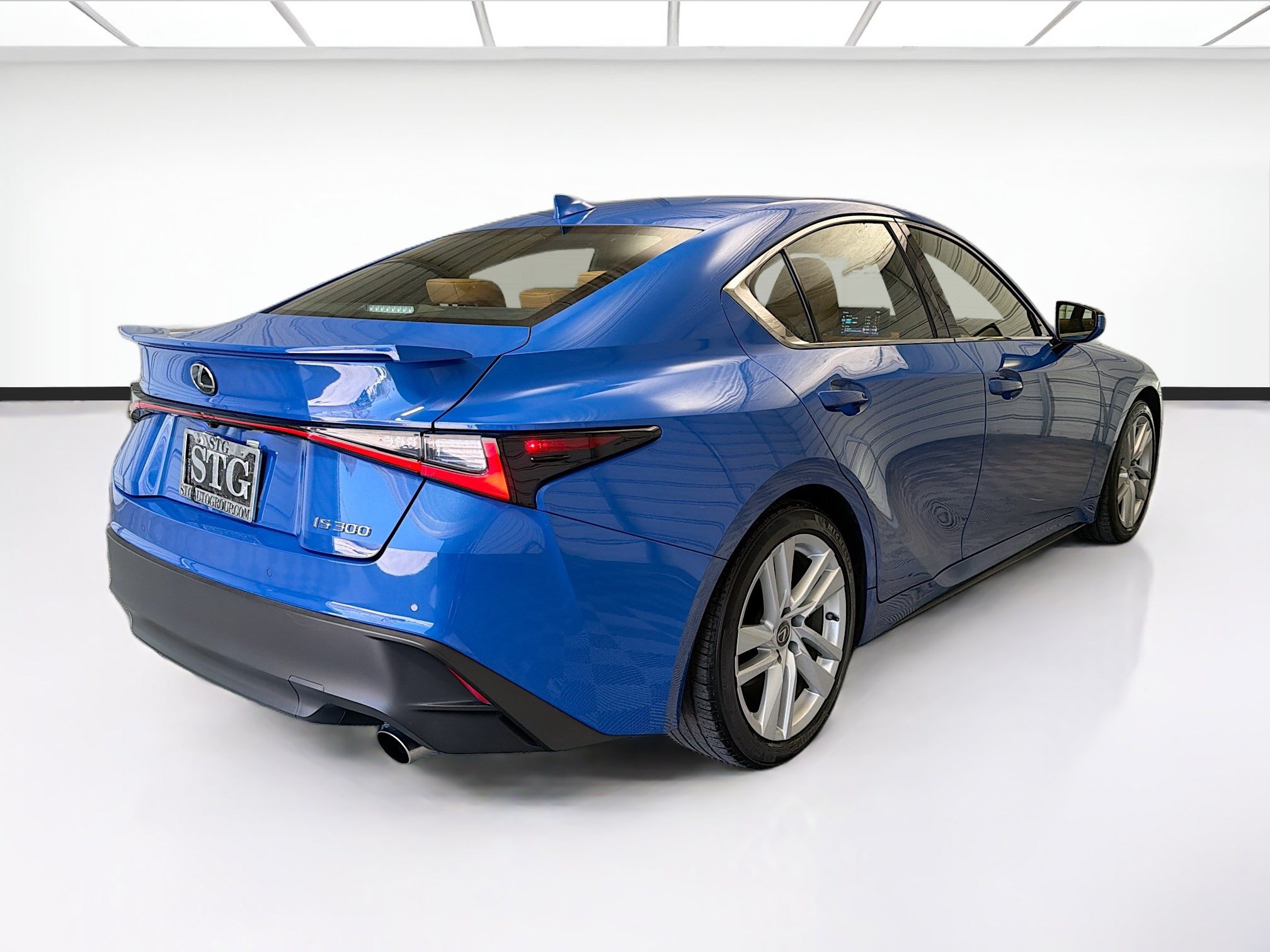Used 2021 Lexus IS 300 w/ Comfort Package RWD image 4