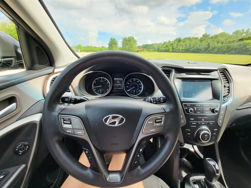 Used 2017 Hyundai Santa Fe SE FWD image 13
