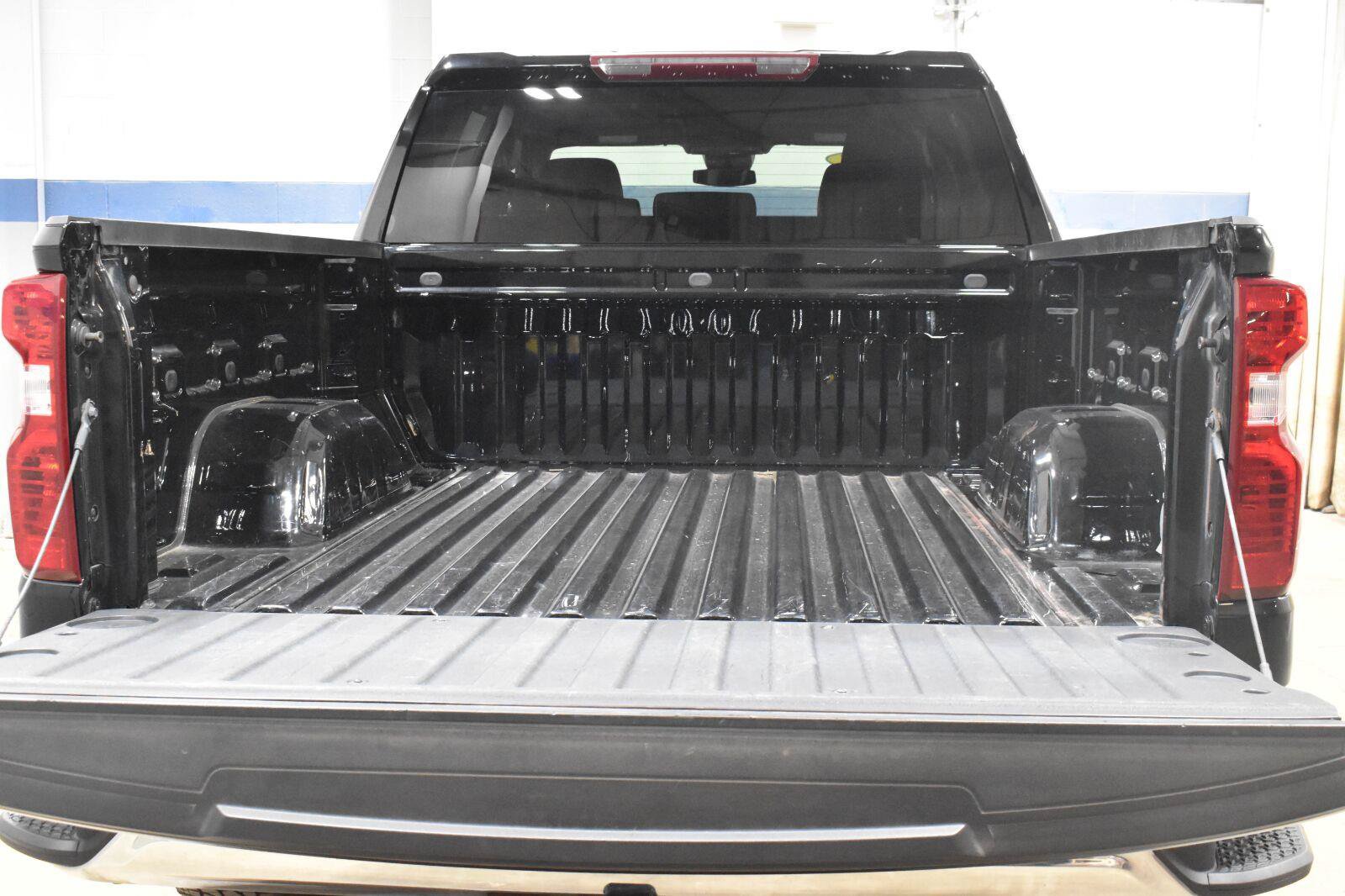 Used 2024 Chevrolet Silverado 1500 LT AWD/4WD image 23