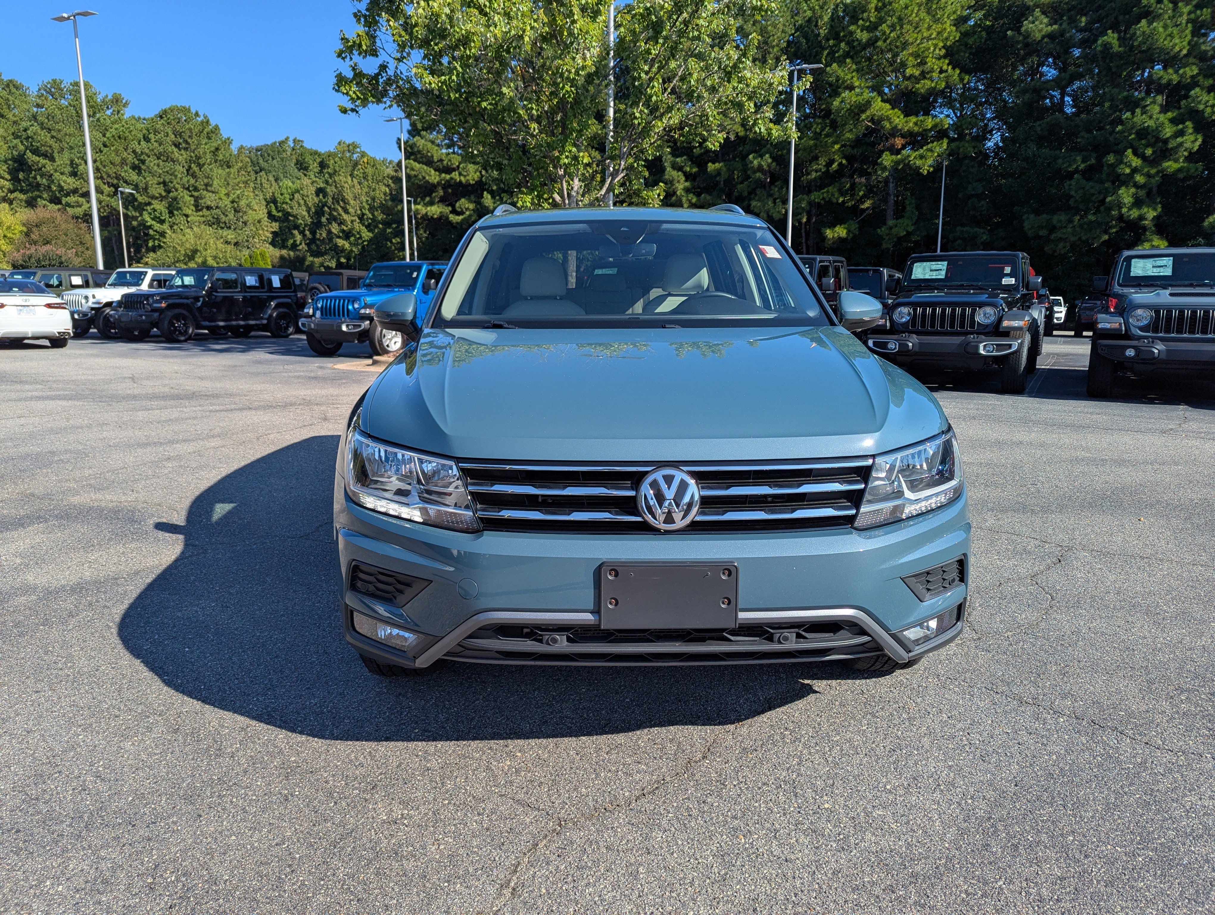 Used 2020 Volkswagen Tiguan SEL image 2