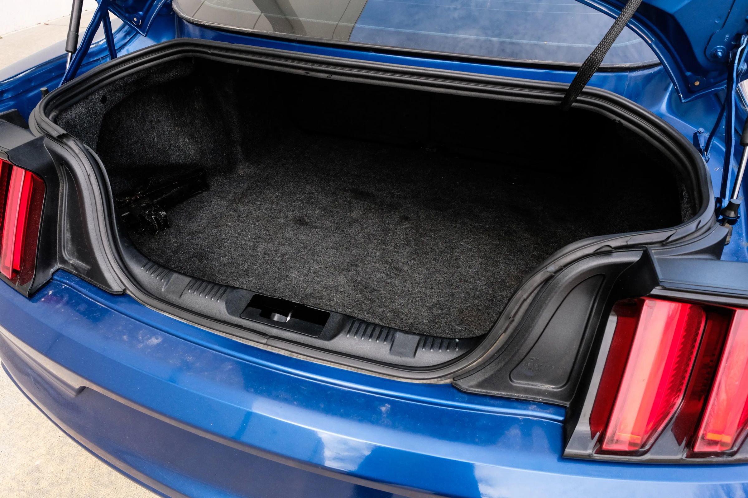 Used 2017 Ford Mustang GT image 35