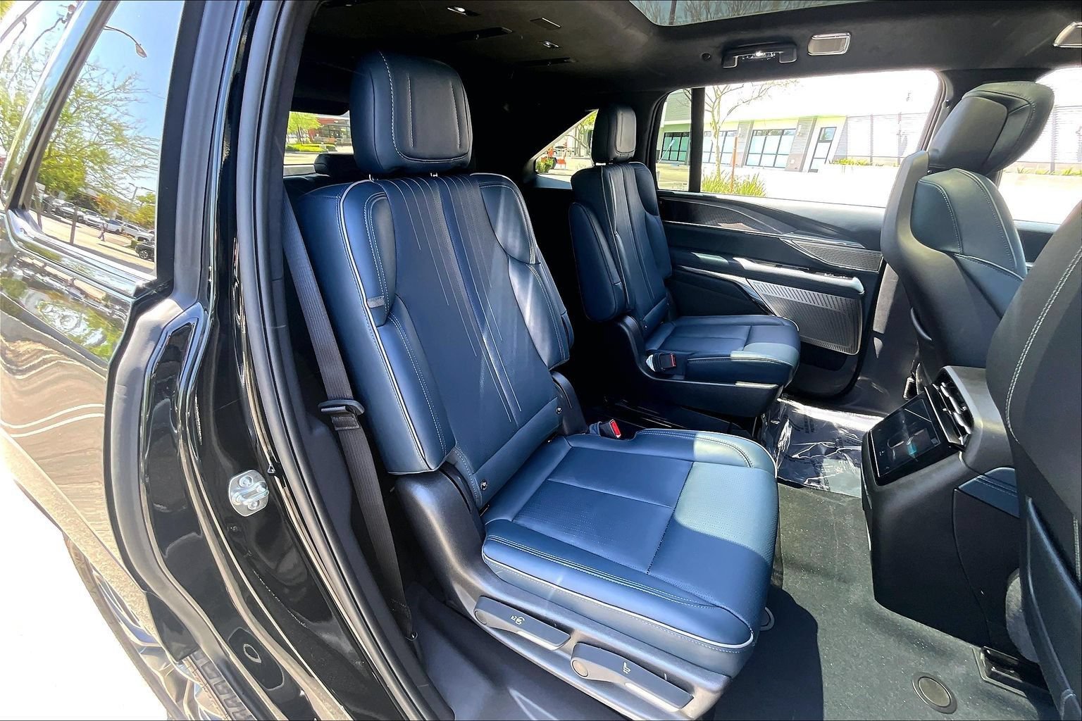 New 2026 Cadillac Escalade IQ Sport 2 w/ LPO, ONYX Package AWD/4WD image 32