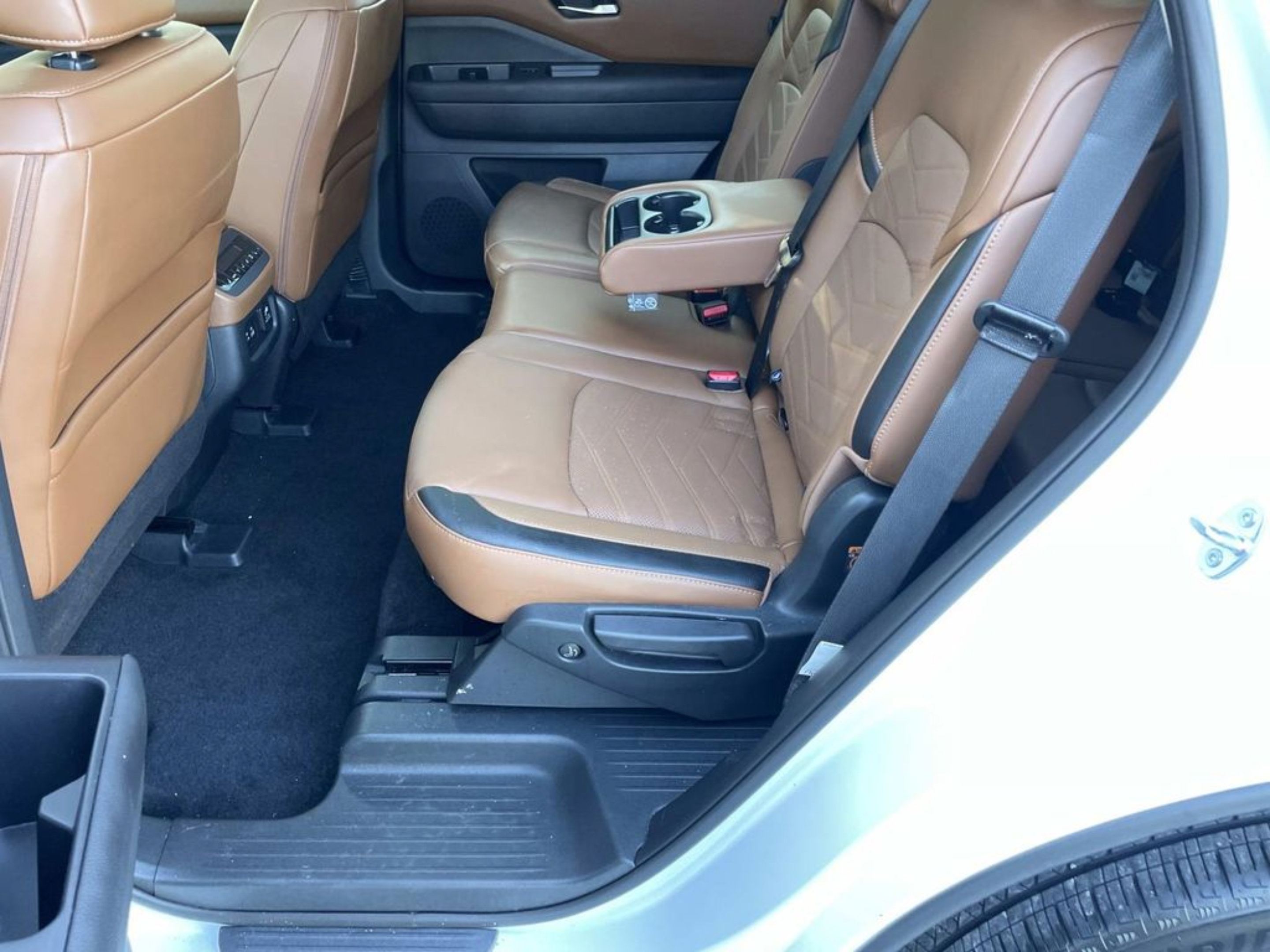 Used 2025 Nissan Pathfinder Platinum w/ Cargo Package FWD image 13