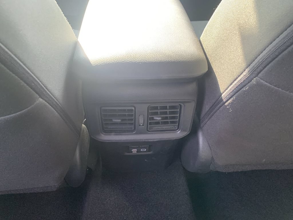Used 2025 Toyota RAV4 XLE AWD/4WD image 15