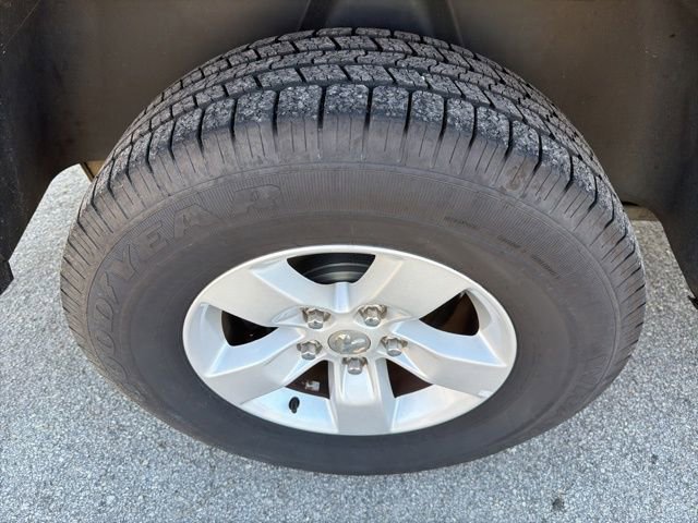 Used 2016 RAM 1500 Classic SLT AWD/4WD image 17