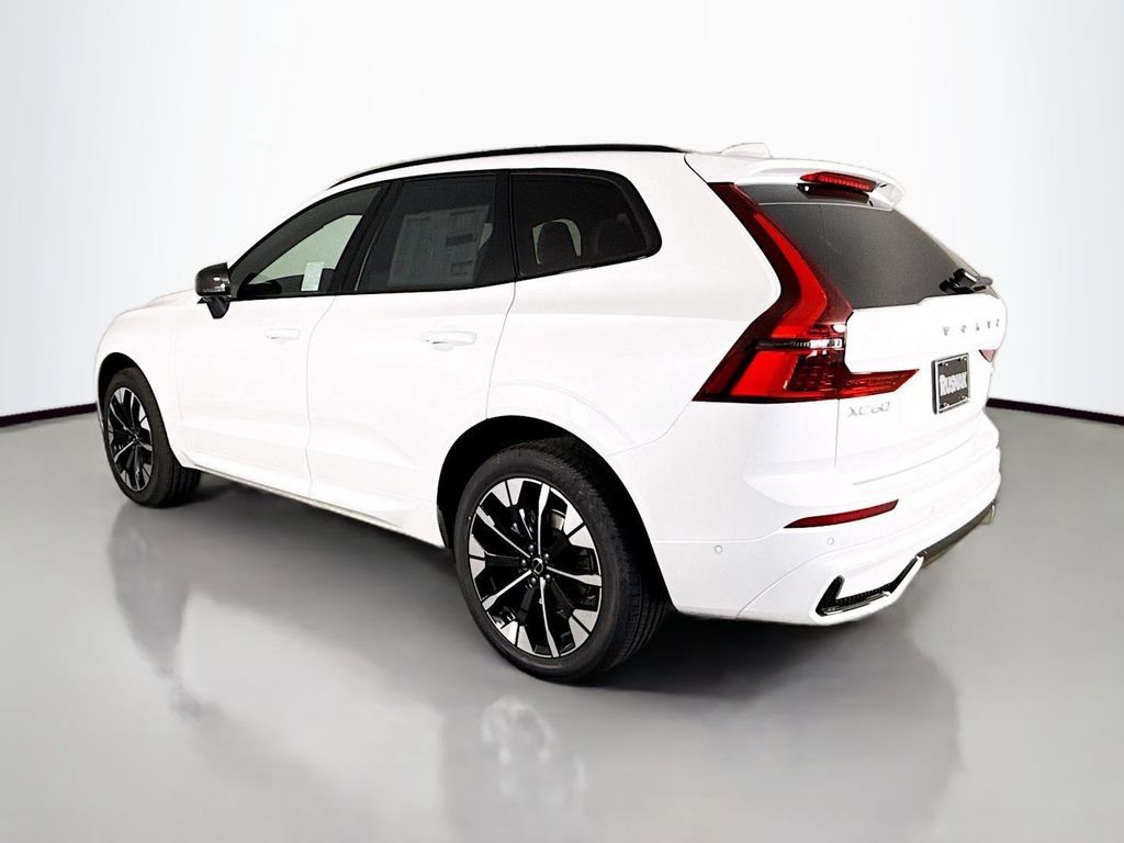 Used 2026 Volvo XC60 B5 Plus w/ Climate Package PRO image 5