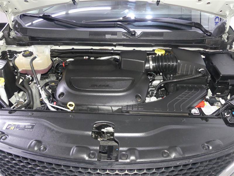 Used 2020 Chrysler Pacifica Touring-L w/ Tire & Wheel Group FWD image 12