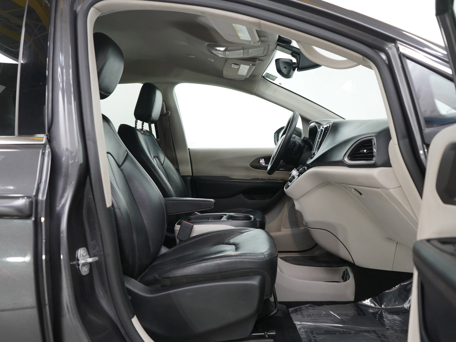 Used 2019 Chrysler Pacifica Touring-L image 10