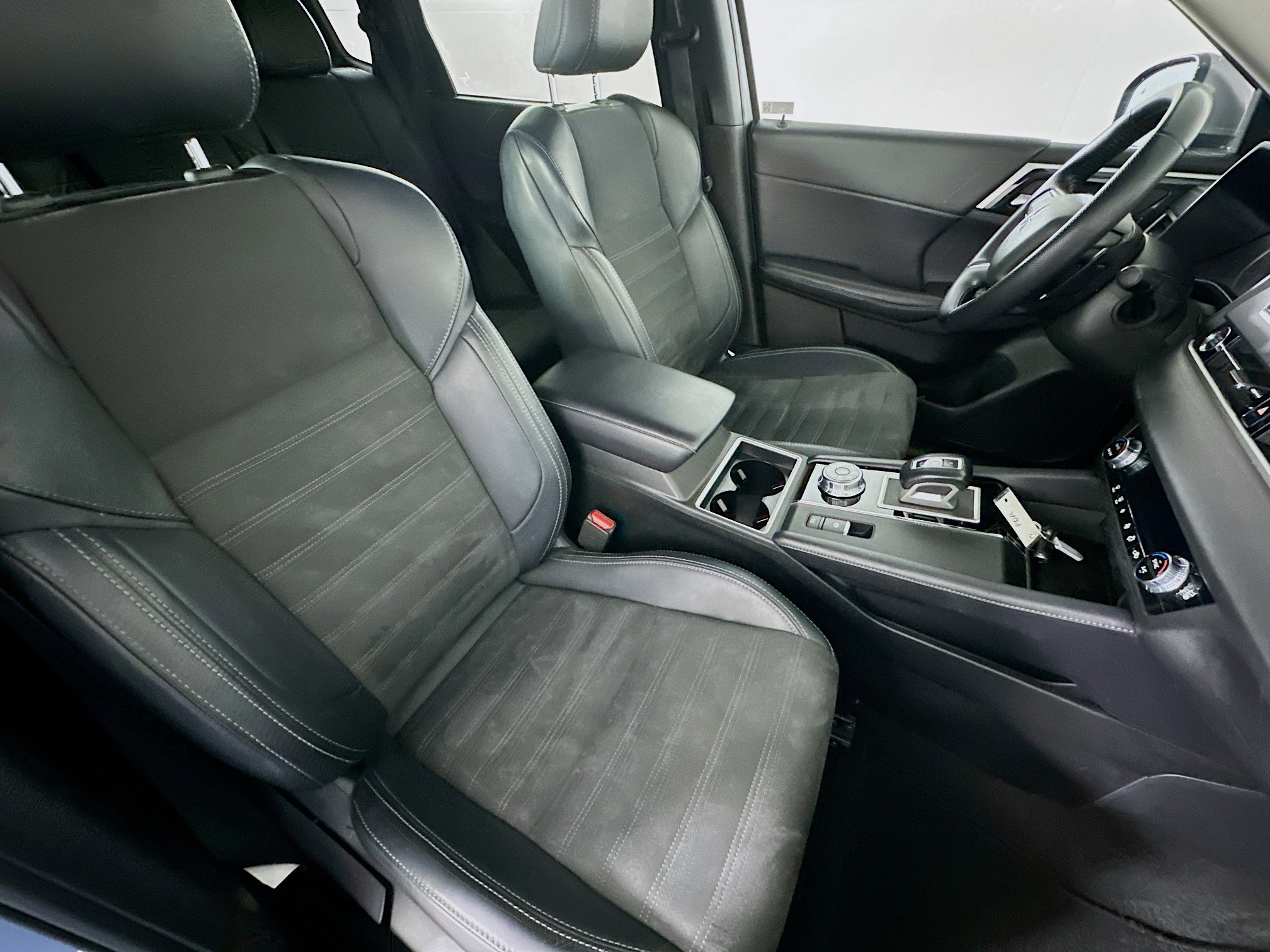 Used 2024 Mitsubishi Outlander SE image 33