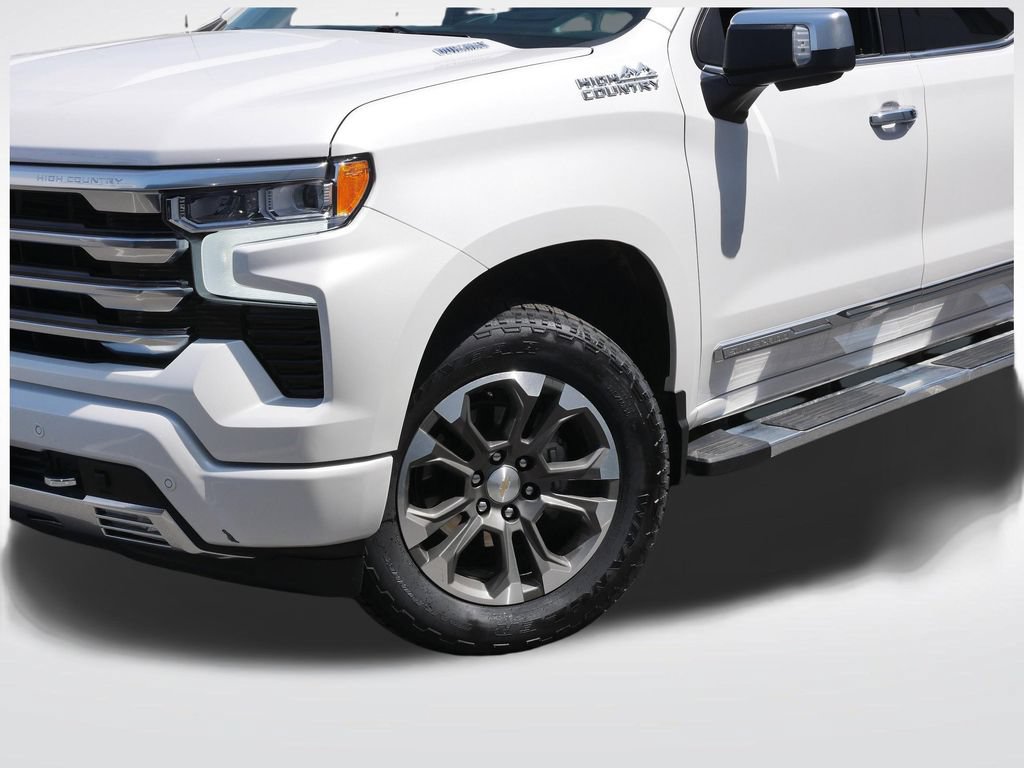 Used 2024 Chevrolet Silverado 1500 High Country w/ Technology Package AWD/4WD image 28