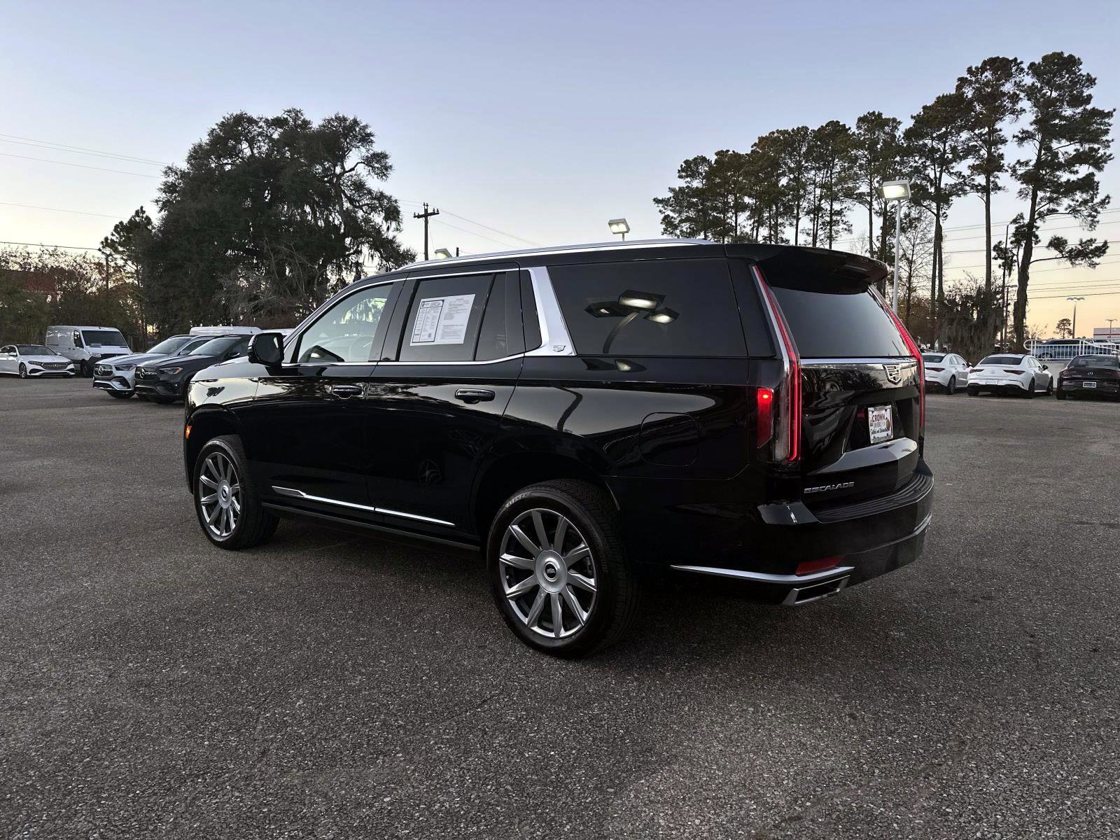 Used 2024 Cadillac Escalade Premium Luxury Platinum image 3