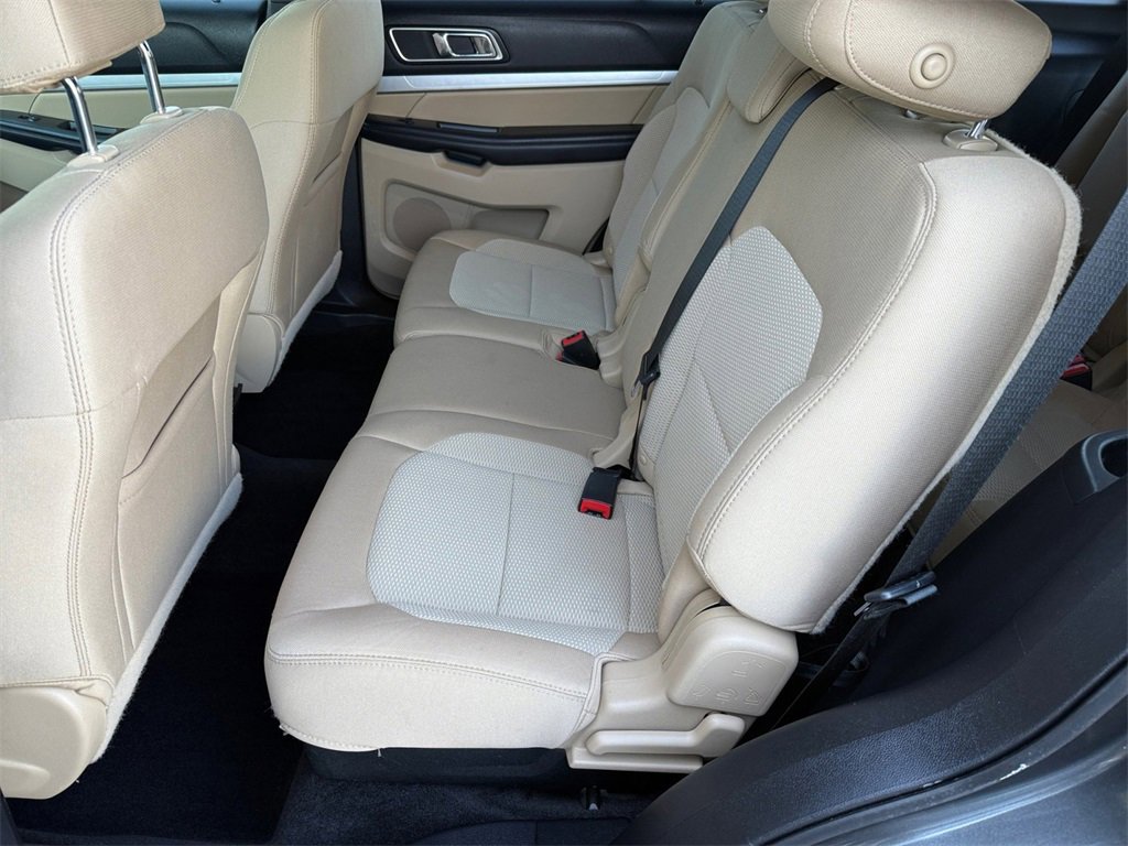 Used 2017 Ford Explorer XLT image 15