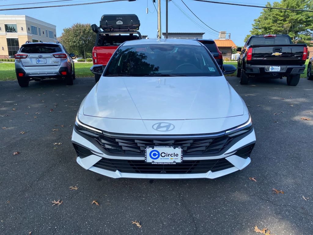 Used 2025 Hyundai Elantra Sport image 3