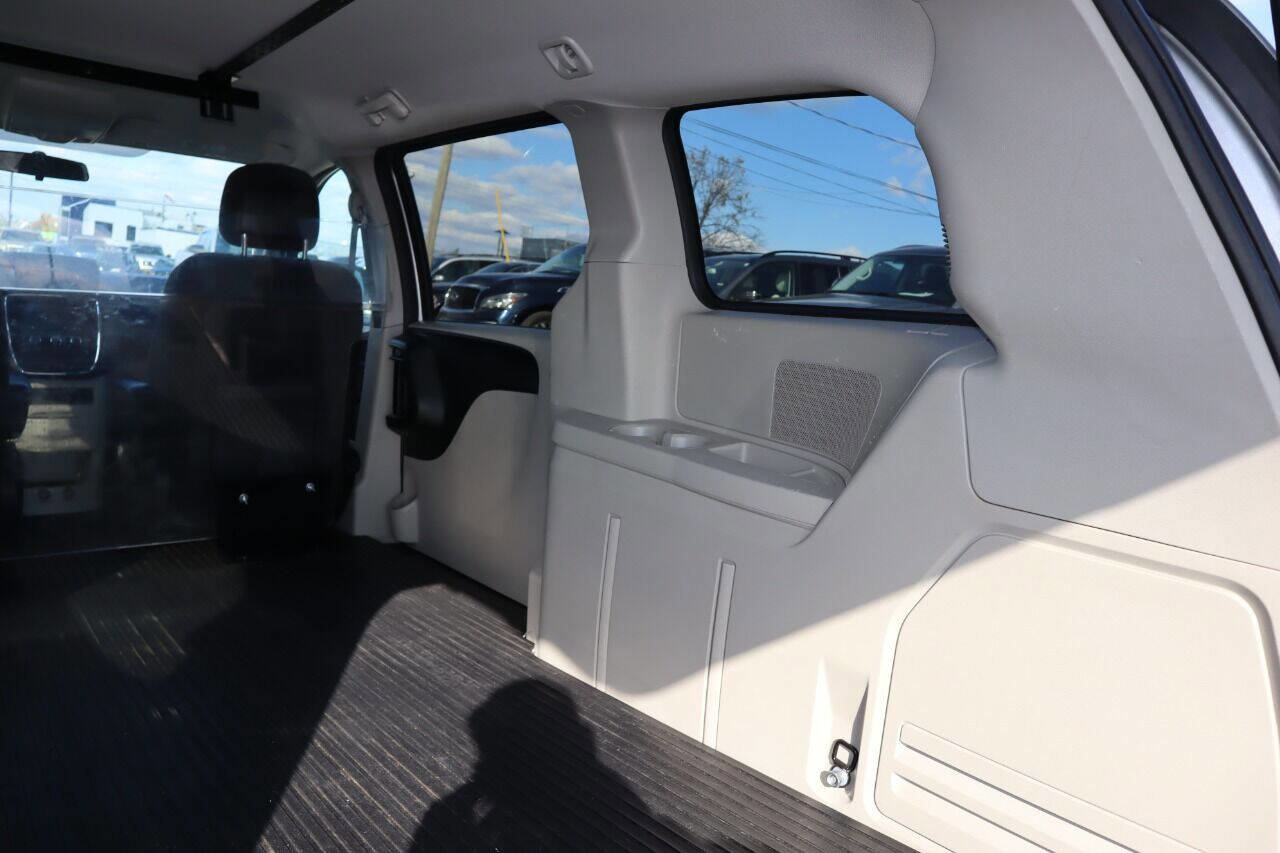 Used 2013 RAM C/V Tradesman image 22