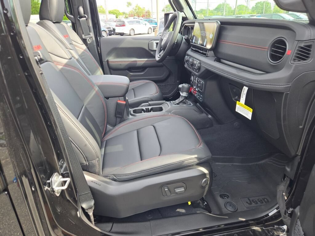New 2027 Jeep Wrangler Unlimited Rubicon AWD/4WD image 18