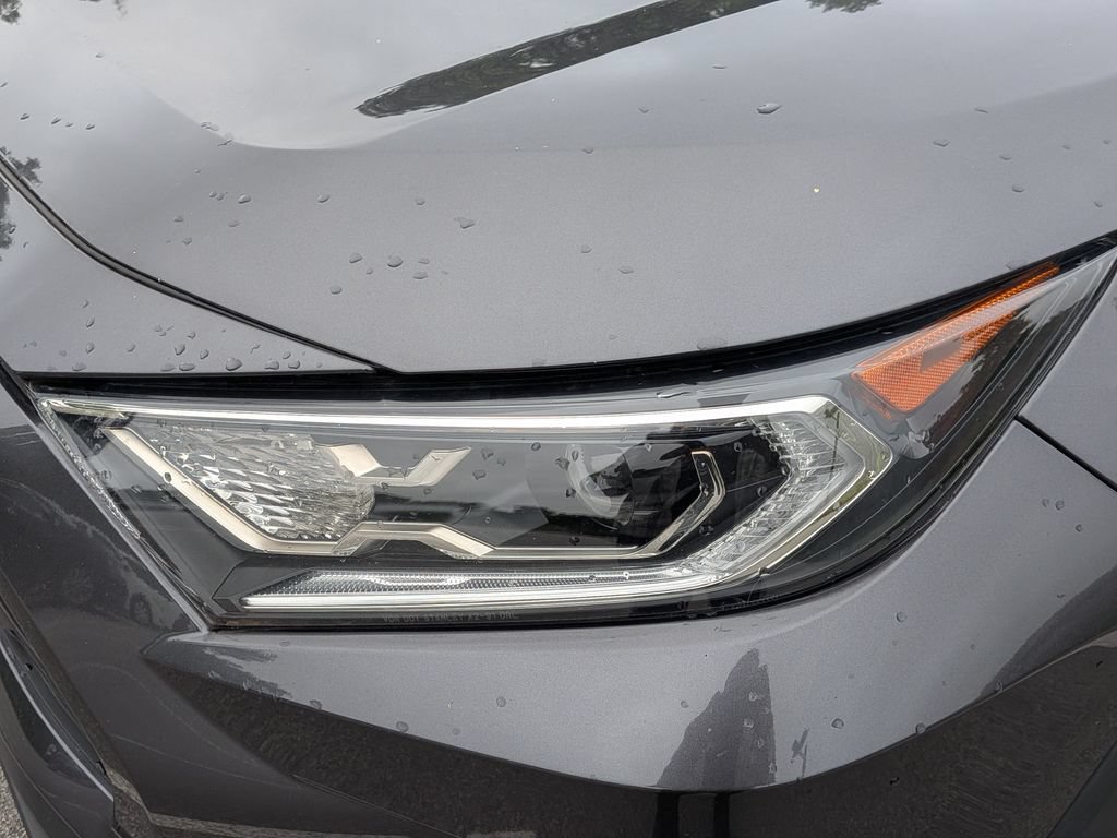 Used 2021 Toyota RAV4 XLE Premium AWD/4WD image 7