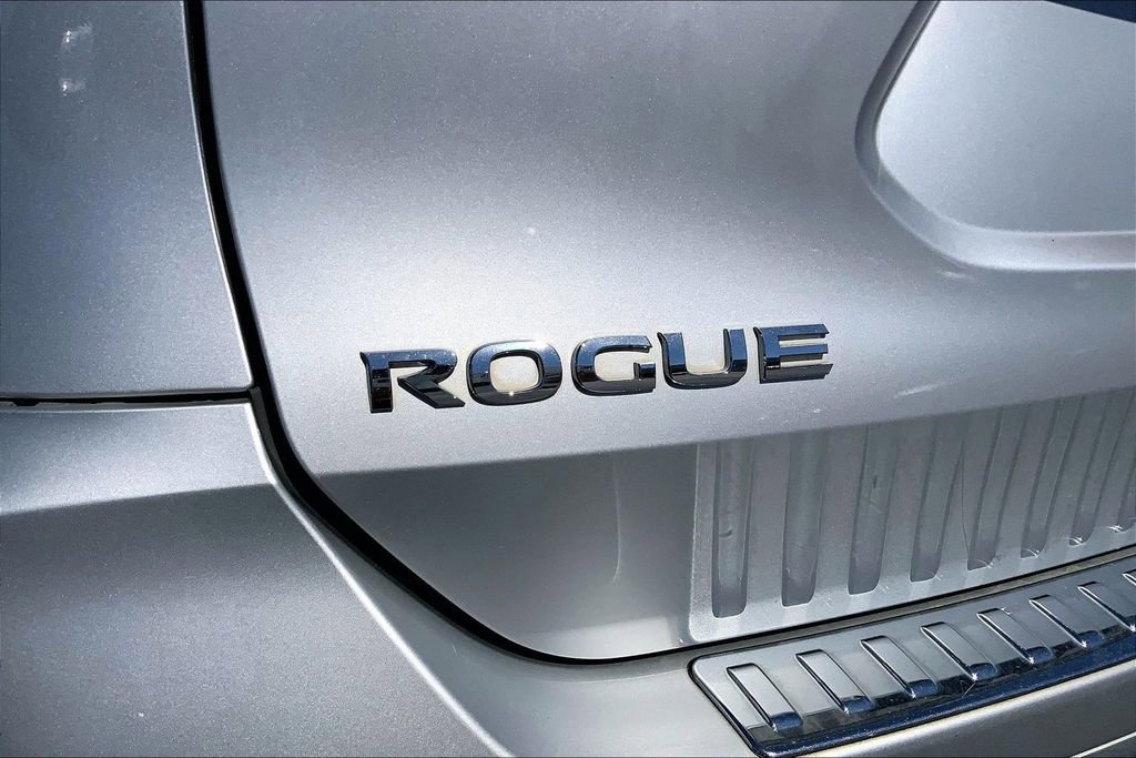 Used 2018 Nissan Rogue S image 22