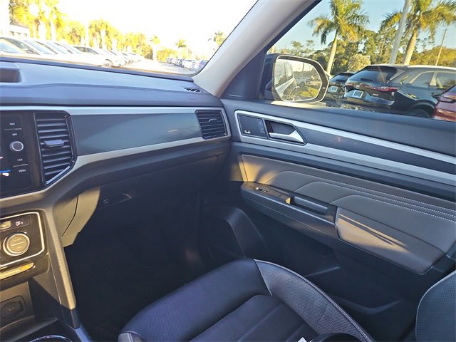 Used 2022 Volkswagen Atlas SEL Premium image 11