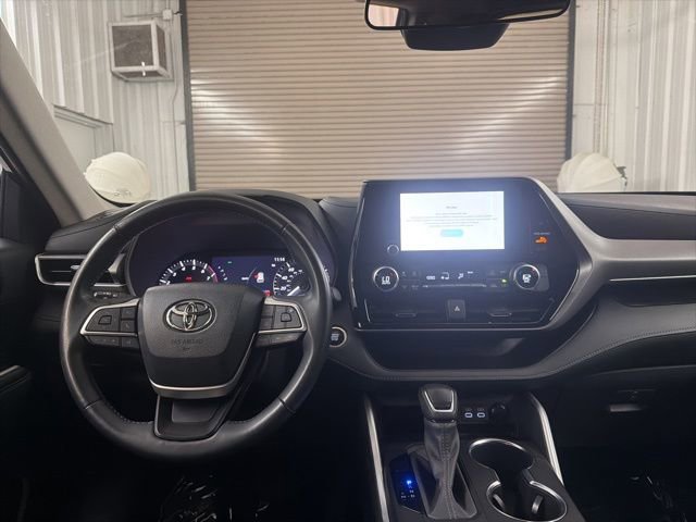 Used 2024 Toyota Highlander LE image 39