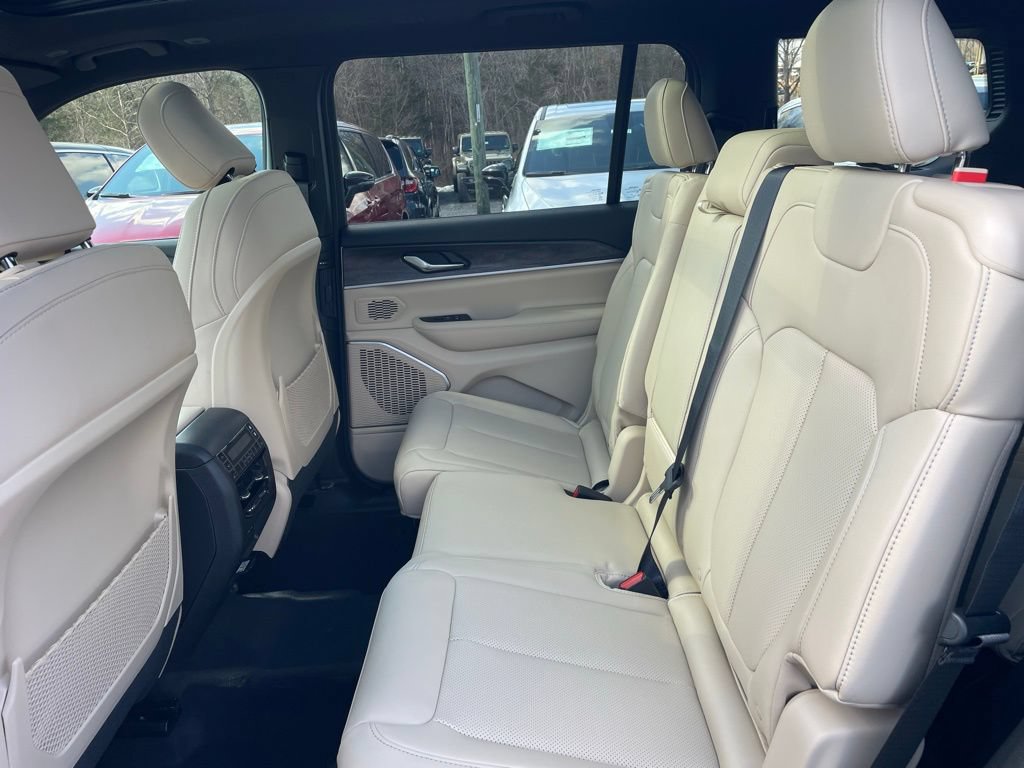 New 2026 Jeep Grand Cherokee L Limited w/ Luxury Tech Group II AWD/4WD image 11