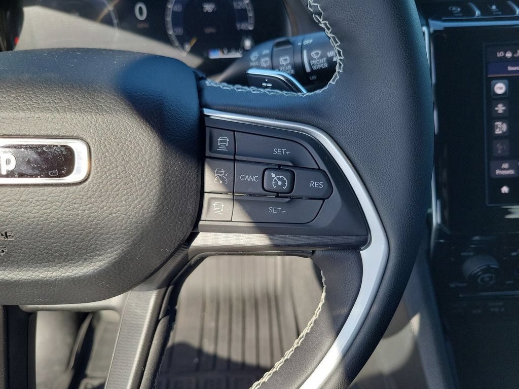 Used 2024 Jeep Grand Cherokee L Altitude AWD/4WD image 19