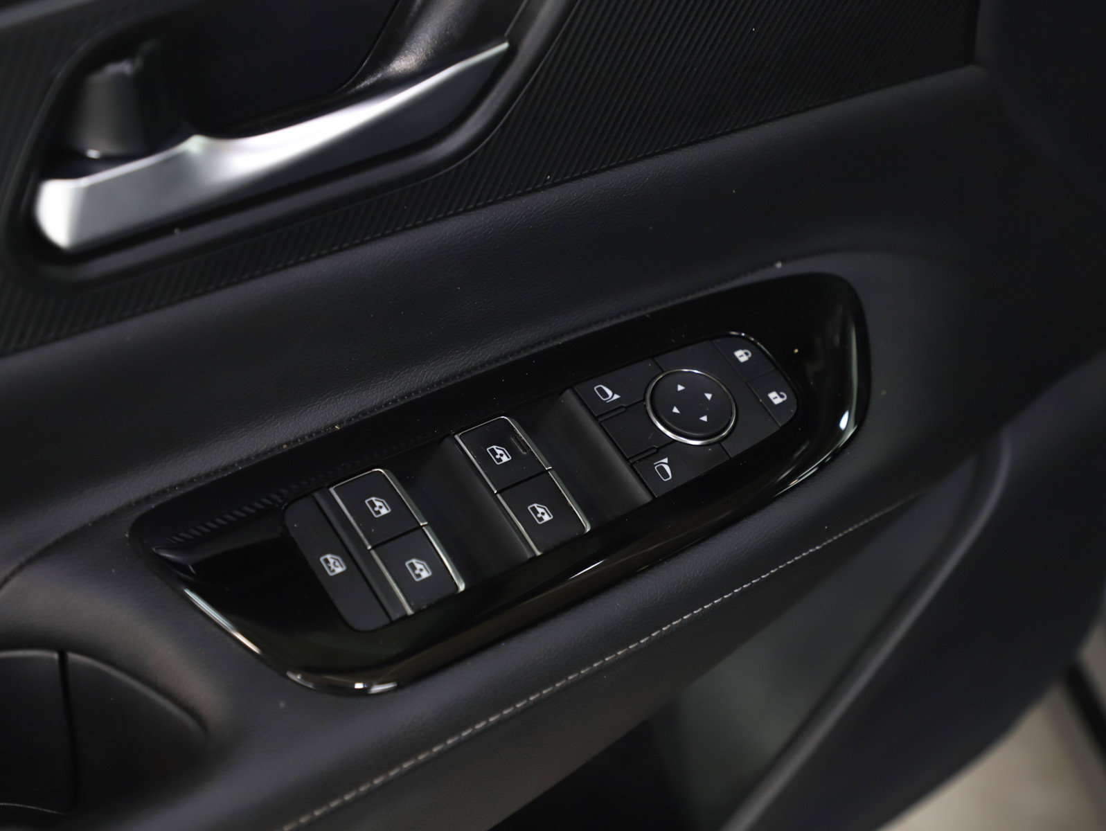 Used 2025 Nissan Murano SV AWD/4WD image 20