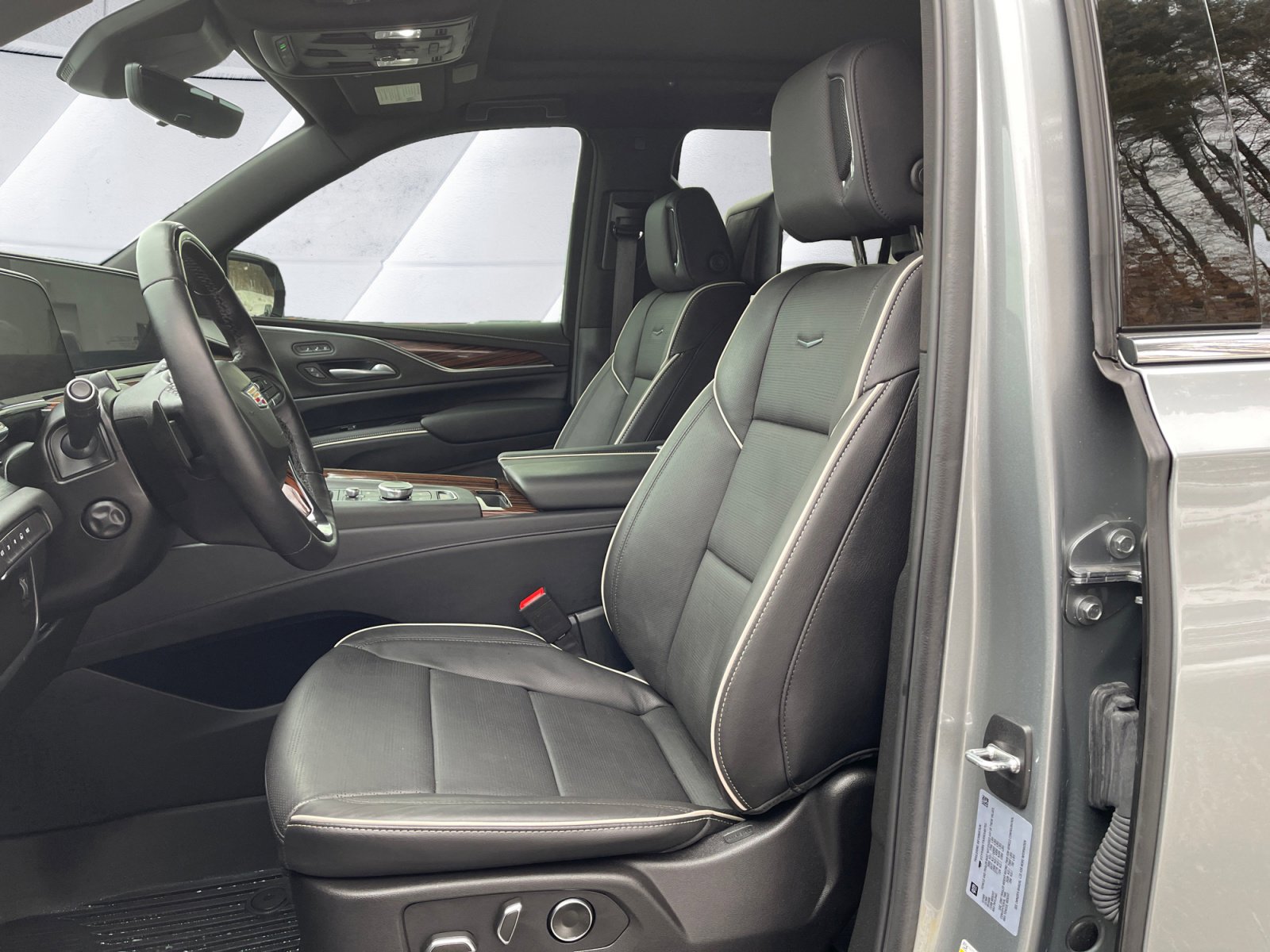 Used 2024 Cadillac Escalade Premium Luxury image 10