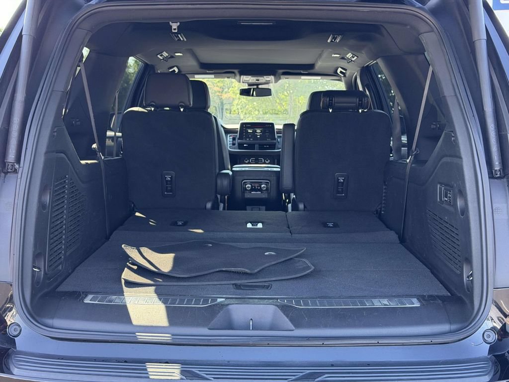 Used 2023 GMC Yukon XL AT4 w/ Technology Package AWD/4WD image 14