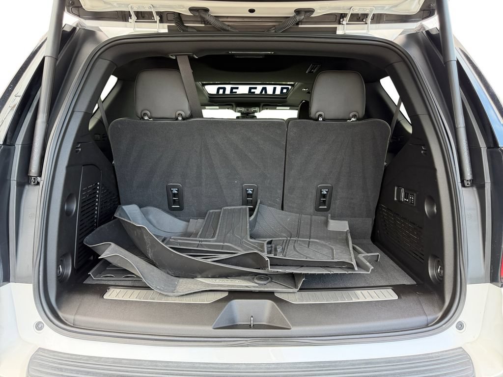 Used 2023 Chevrolet Tahoe RST w/ Luxury Package AWD/4WD image 11