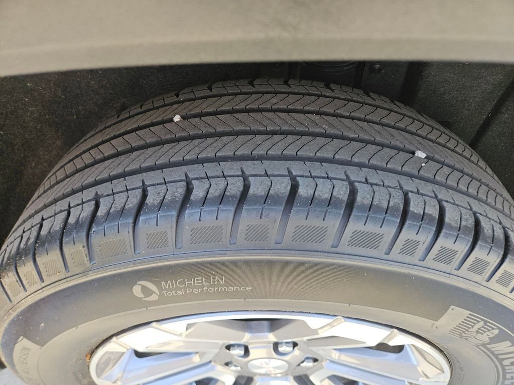 Used 2025 GMC Terrain Elevation image 25