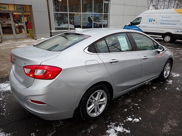 Used 2017 Chevrolet Cruze LT w/ Convenience Package image 2