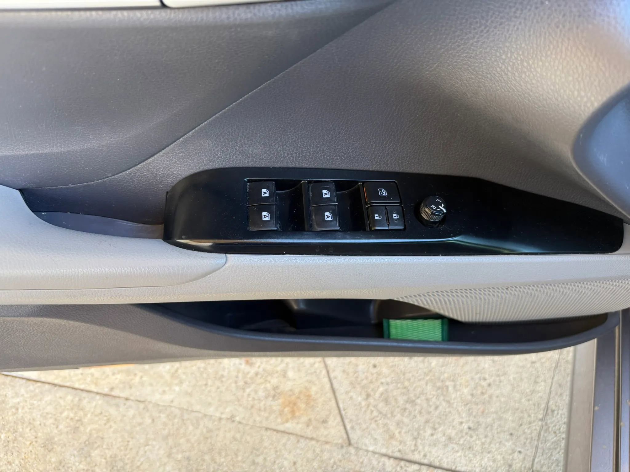 Used 2019 Toyota Camry LE FWD image 8