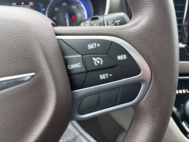 Used 2017 Chrysler Pacifica Touring image 22