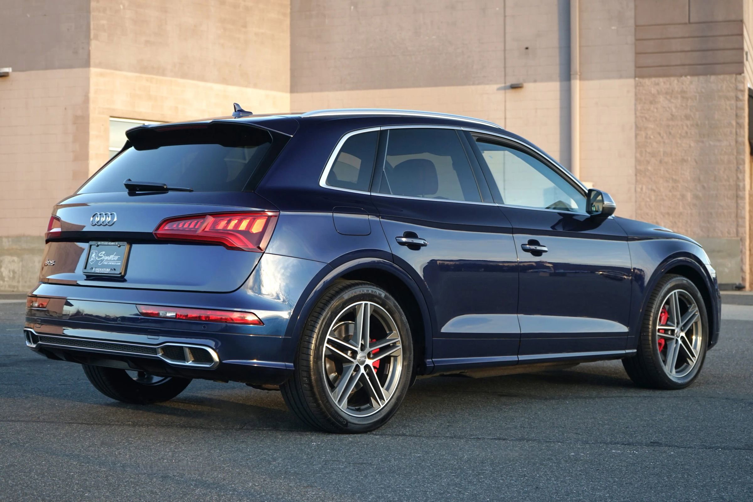 Used 2018 Audi SQ5 Premium Plus w/ S Sport Package image 4