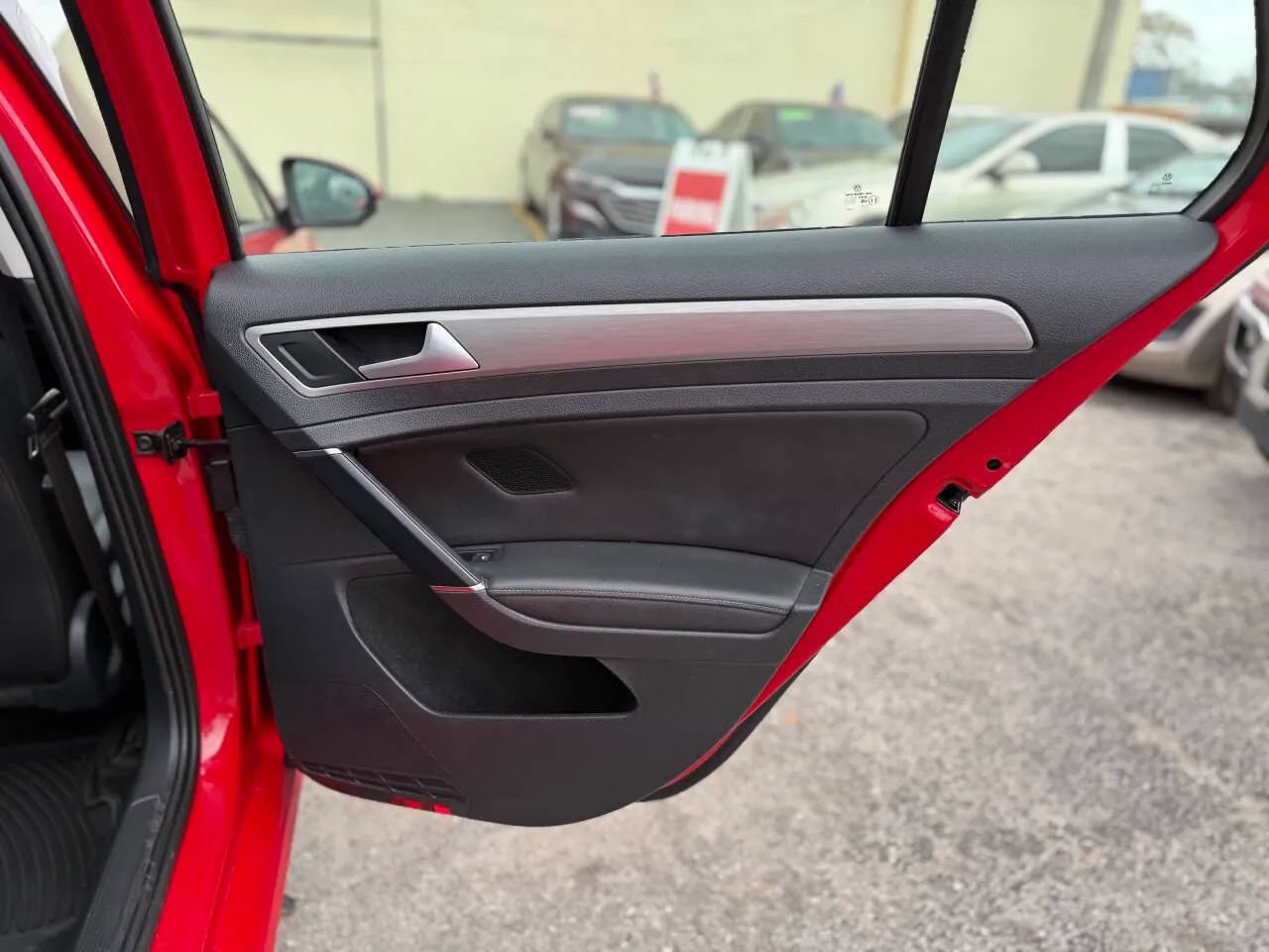Used 2015 Volkswagen Golf S FWD image 23