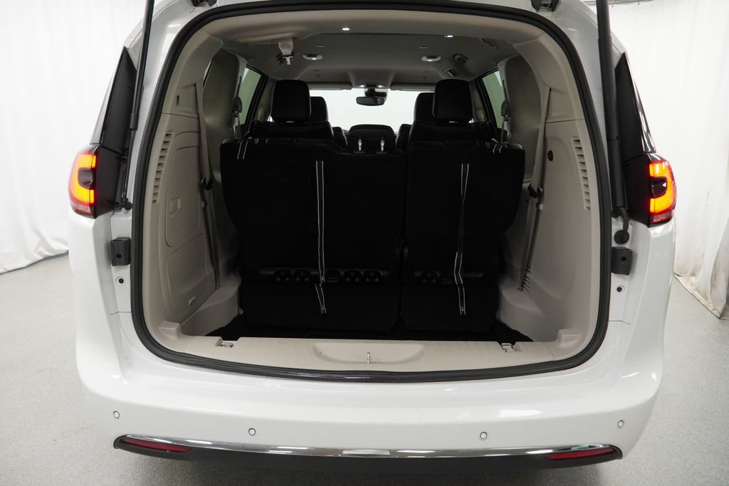 Used 2024 Chrysler Pacifica Limited FWD image 42