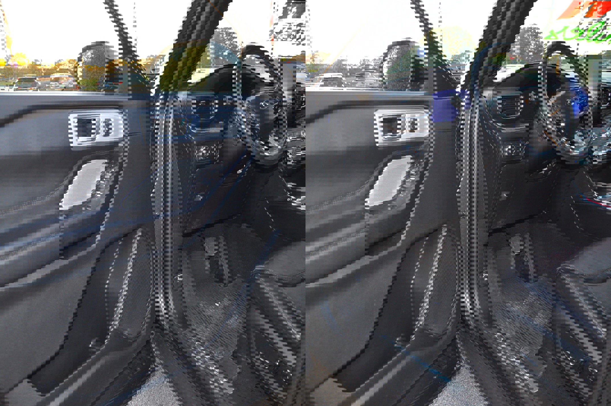 Used 2020 Ford Explorer Platinum w/ Premium Technology Package image 11