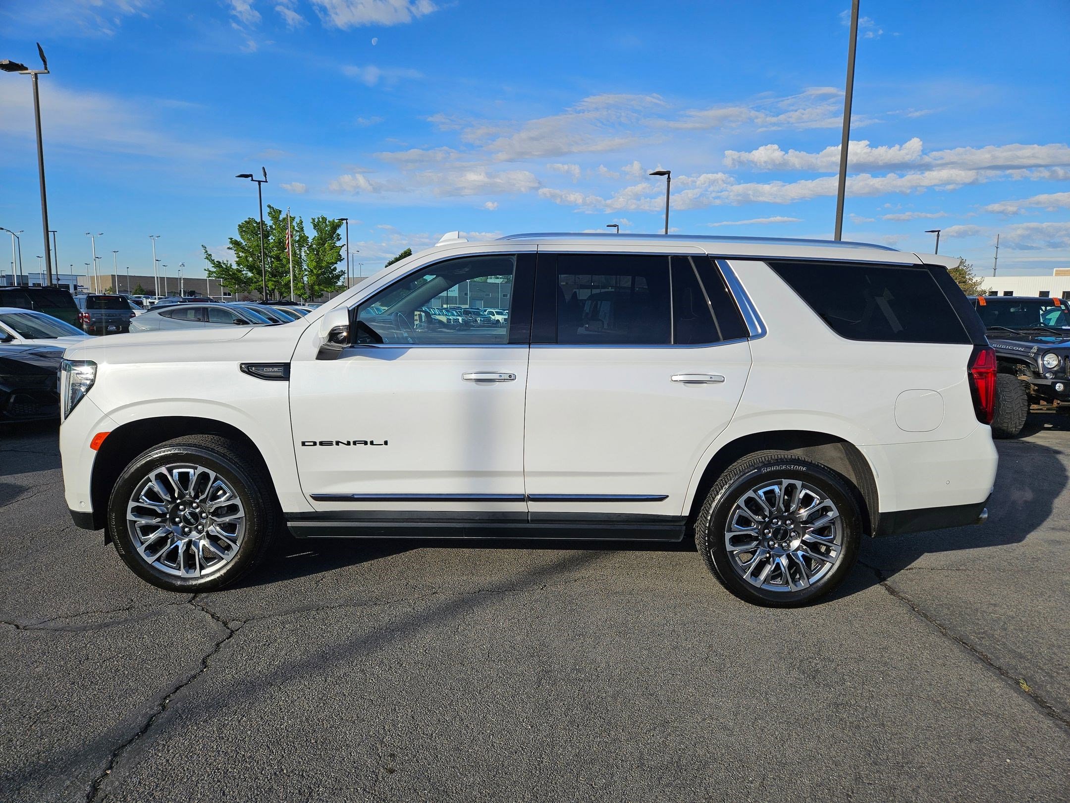 Used 2023 GMC Yukon Denali Ultimate w/ LPO, Floor Liner Package AWD/4WD image 9