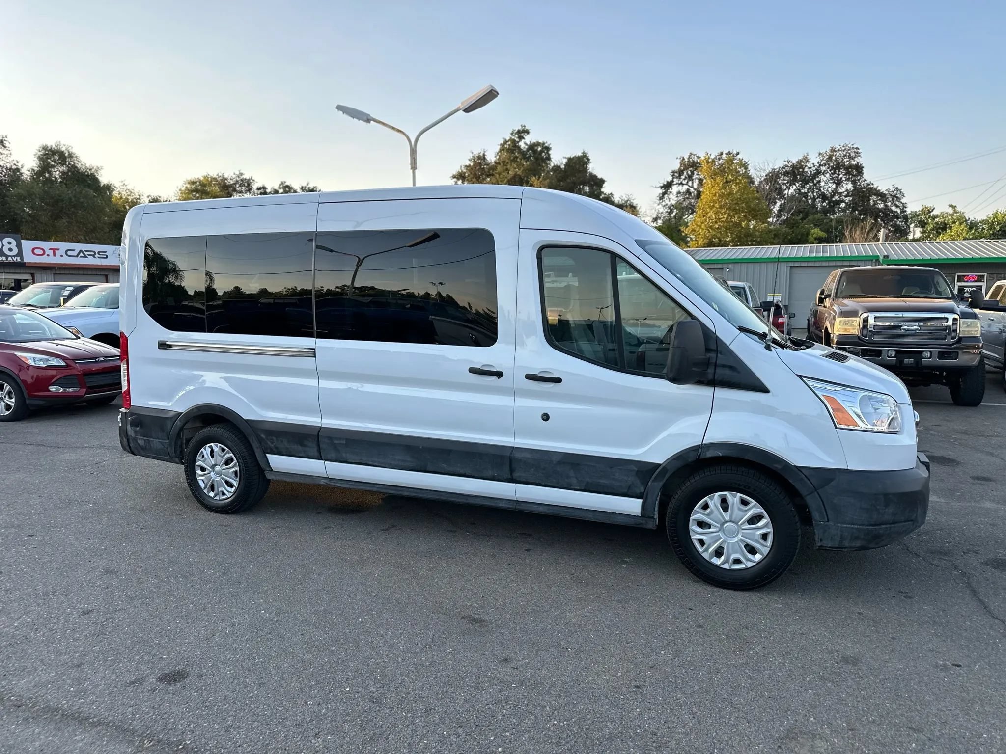 Used 2019 Ford Transit 350 XLT RWD image 3