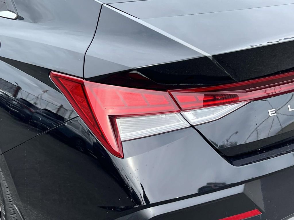Certified 2025 Hyundai Elantra Limited image 11