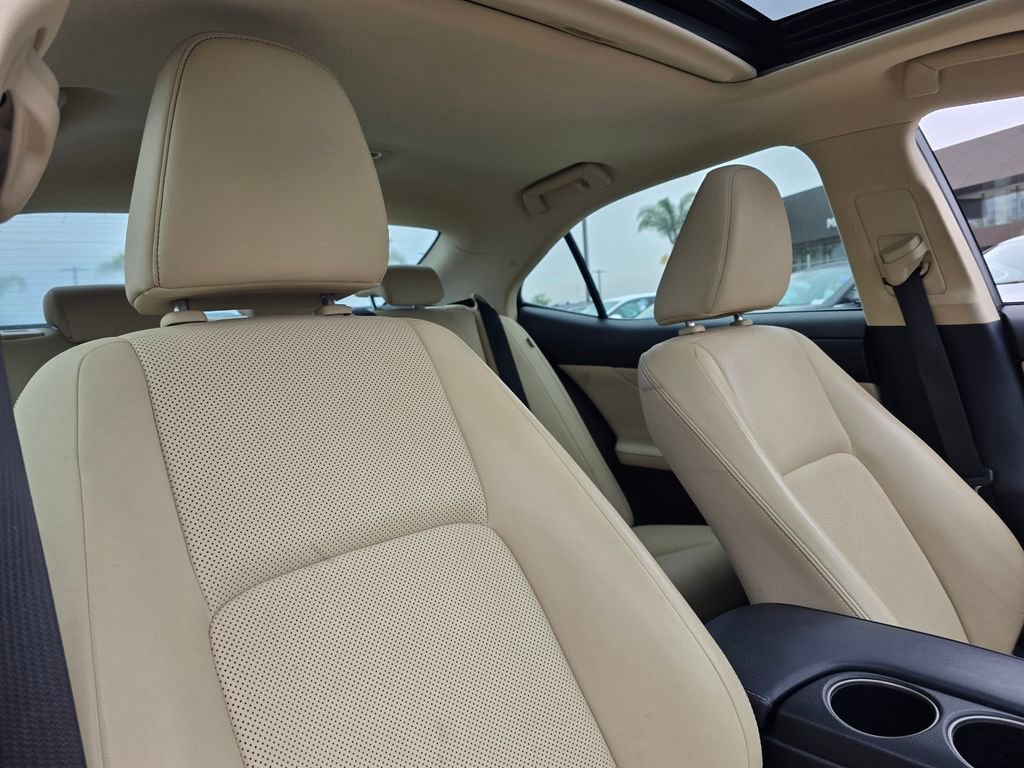 Used 2014 Lexus IS 250 w/ Navigation Package RWD image 9