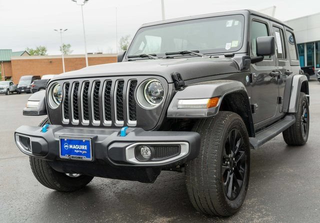 Used 2023 Jeep Wrangler Unlimited Sahara w/ Cold Weather Group AWD/4WD image 2