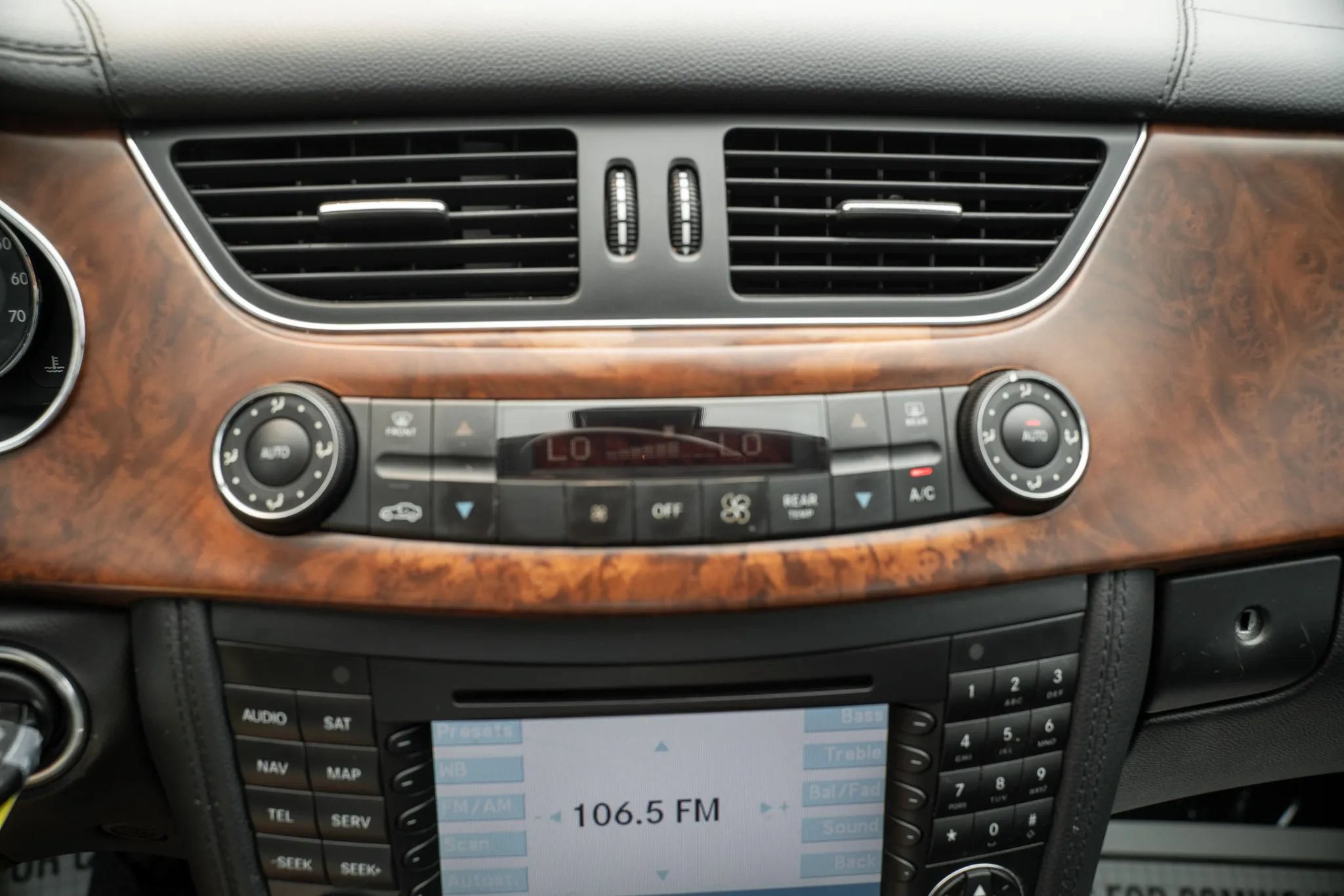 Used 2006 Mercedes-Benz CLS 500 w/ Entertainment Pkg image 21