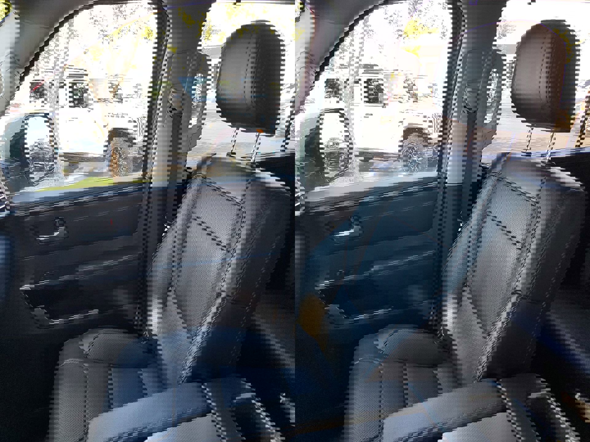 Used 2023 Toyota Sequoia Limited image 95