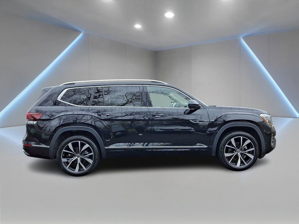Certified 2025 Volkswagen Atlas SEL Premium R-Line AWD/4WD image 4
