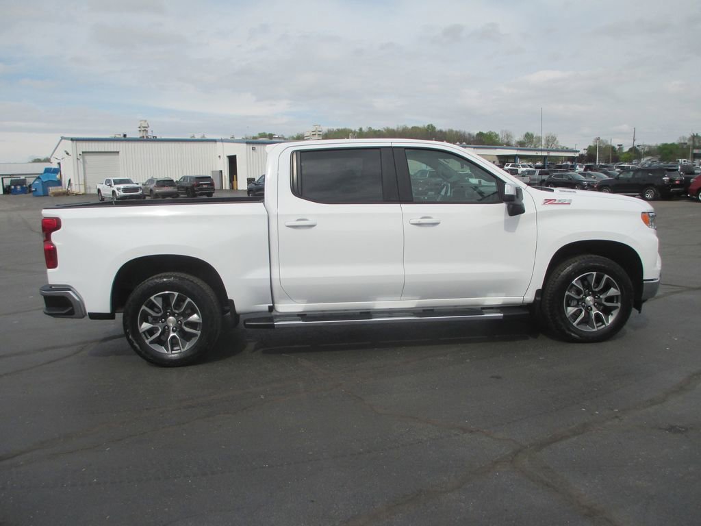 Used 2025 Chevrolet Silverado 1500 LT AWD/4WD image 4