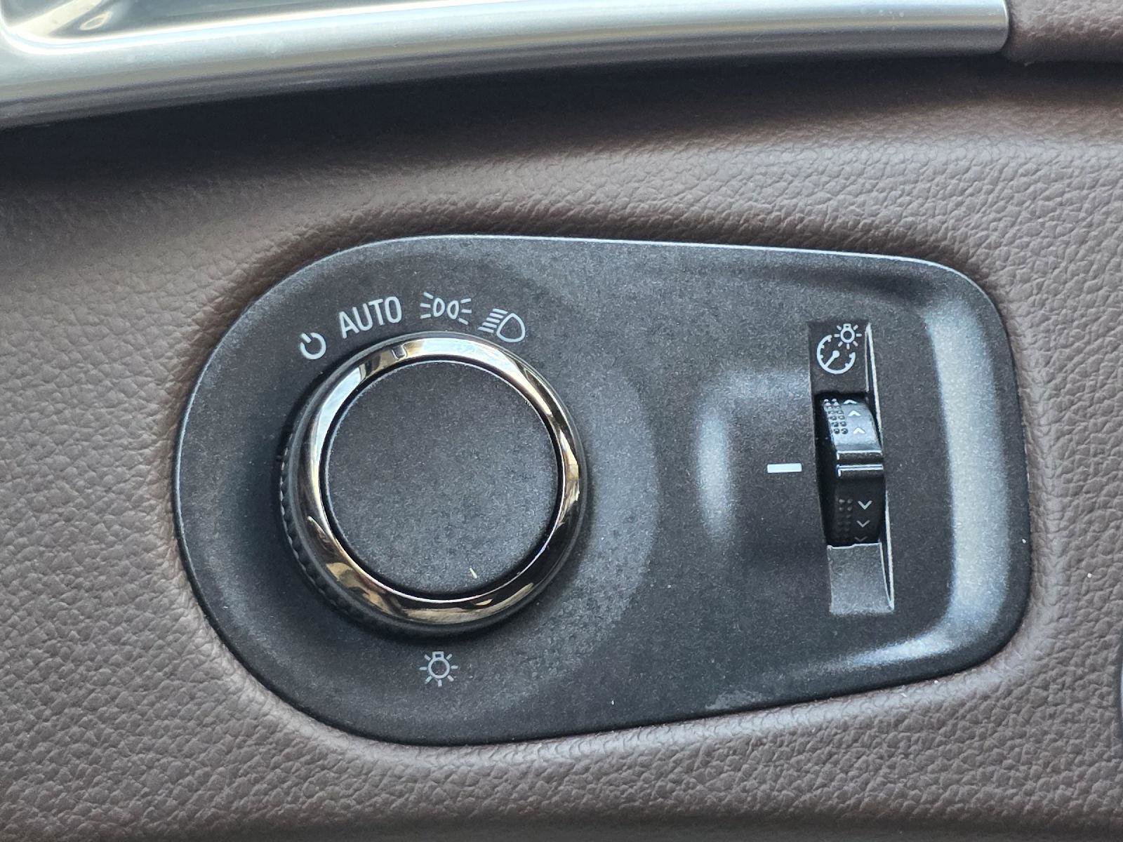 Used 2015 Cadillac SRX Luxury w/ Trailering Package image 13