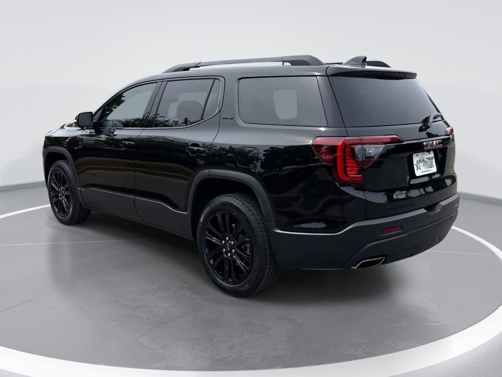 Certified 2023 GMC Acadia SLE w/ Driver Convenience Package FWD image 6